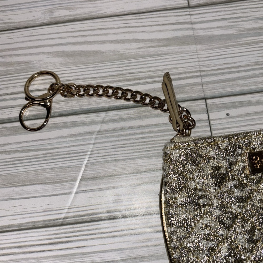 LILLY PULITZER LOUISE QUILTED KEY ID CARD CASE IN GOLD METALLIC - Picture 2 of 9